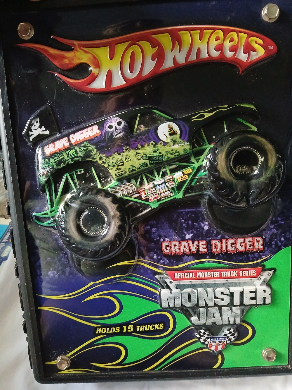 Hot Wheels Monster Jam Lot 7 Trucks w/ Carry Case Grave Digger